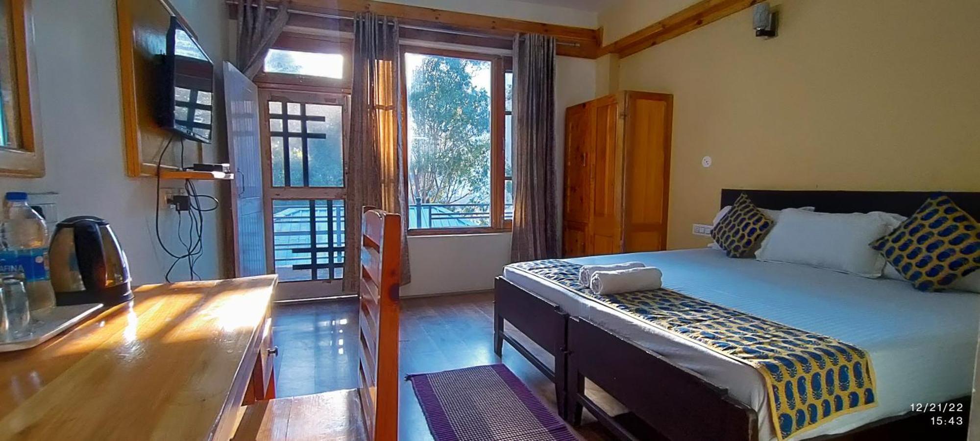 Tirthan Grand Riverside Banjār Habitación foto